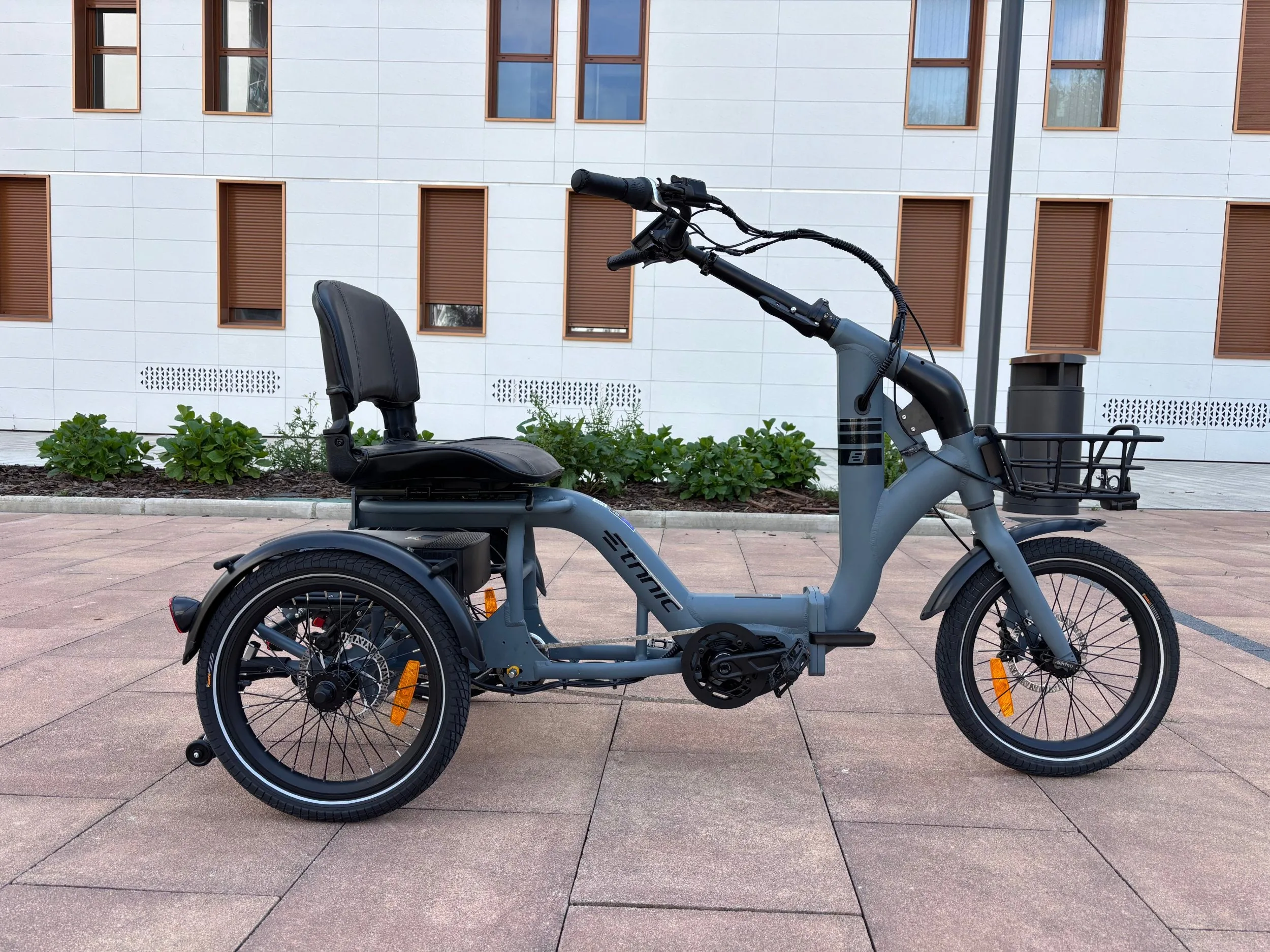 Triciclo elettrico Etnnic Mova, vista d'insieme